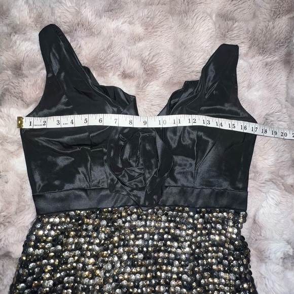 Gorgeous Carmen Marc Valvo Studded Cocktail Dress, Size 6 - Picture 14 of 17